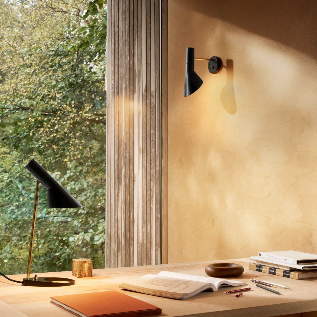 Louis Poulsen（ルイスポールセン） / AJ Wall（AJ ウォール） / 真鍮 / 全2色 / ウォールランプ