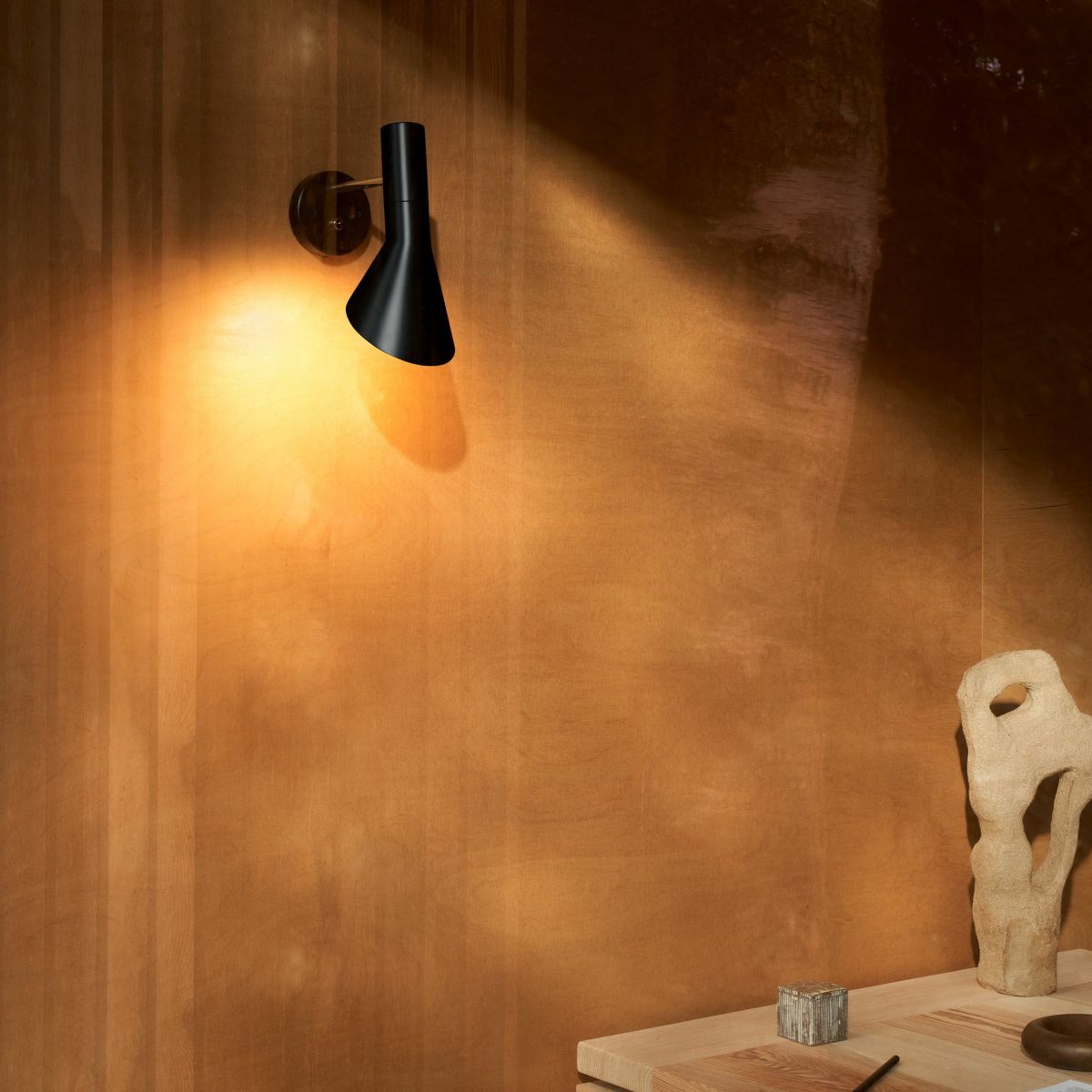 Louis Poulsen（ルイスポールセン） / AJ Wall（AJ ウォール） / 真鍮 / 全2色 / ウォールランプ