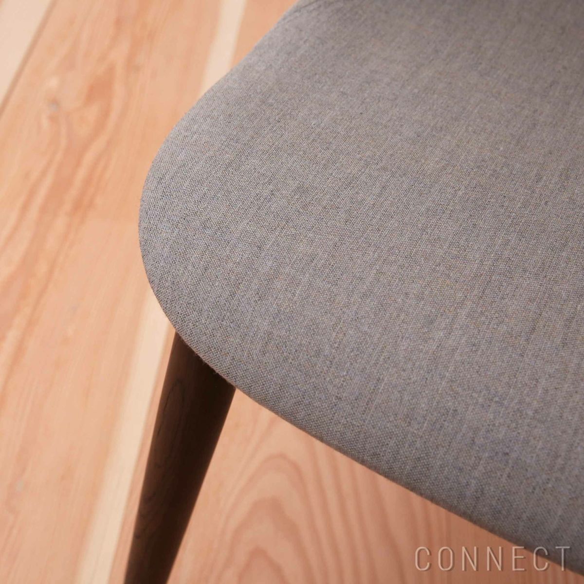 Audo Copenhagen（オドー・コペンハーゲン） / HARBOUR DINING CHAIR（ハーバー ダイニングチェア） / 布張りシェル / ウッドベース / Remix（リミックス） 0233 グレー