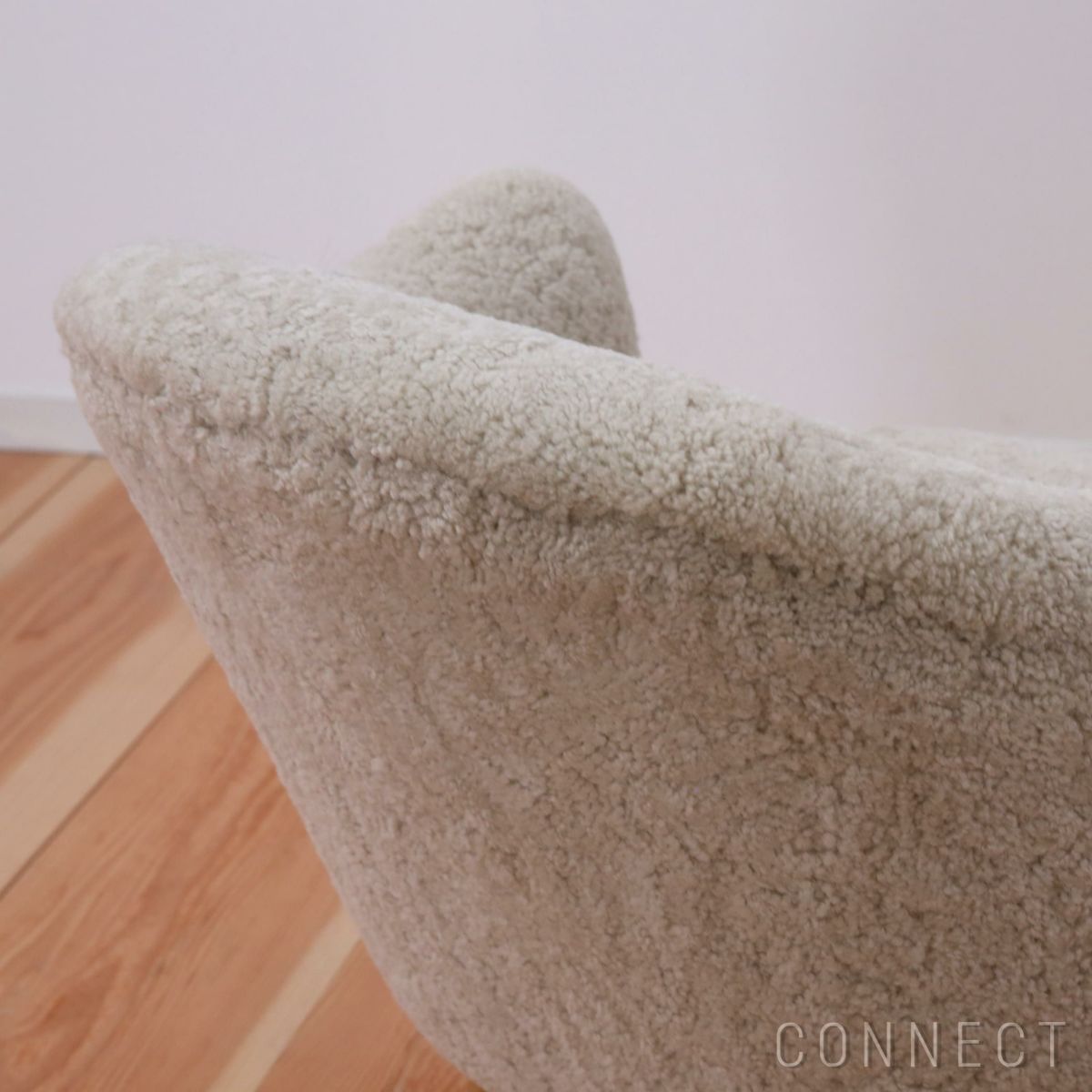 Audo Copenhagen（オドー・コペンハーゲン） / INGEBORG LOUNGE CHAIR（インゲボルグ ラウンジチェア） / Sheepskin Curly Moonlight（ムーンライト）