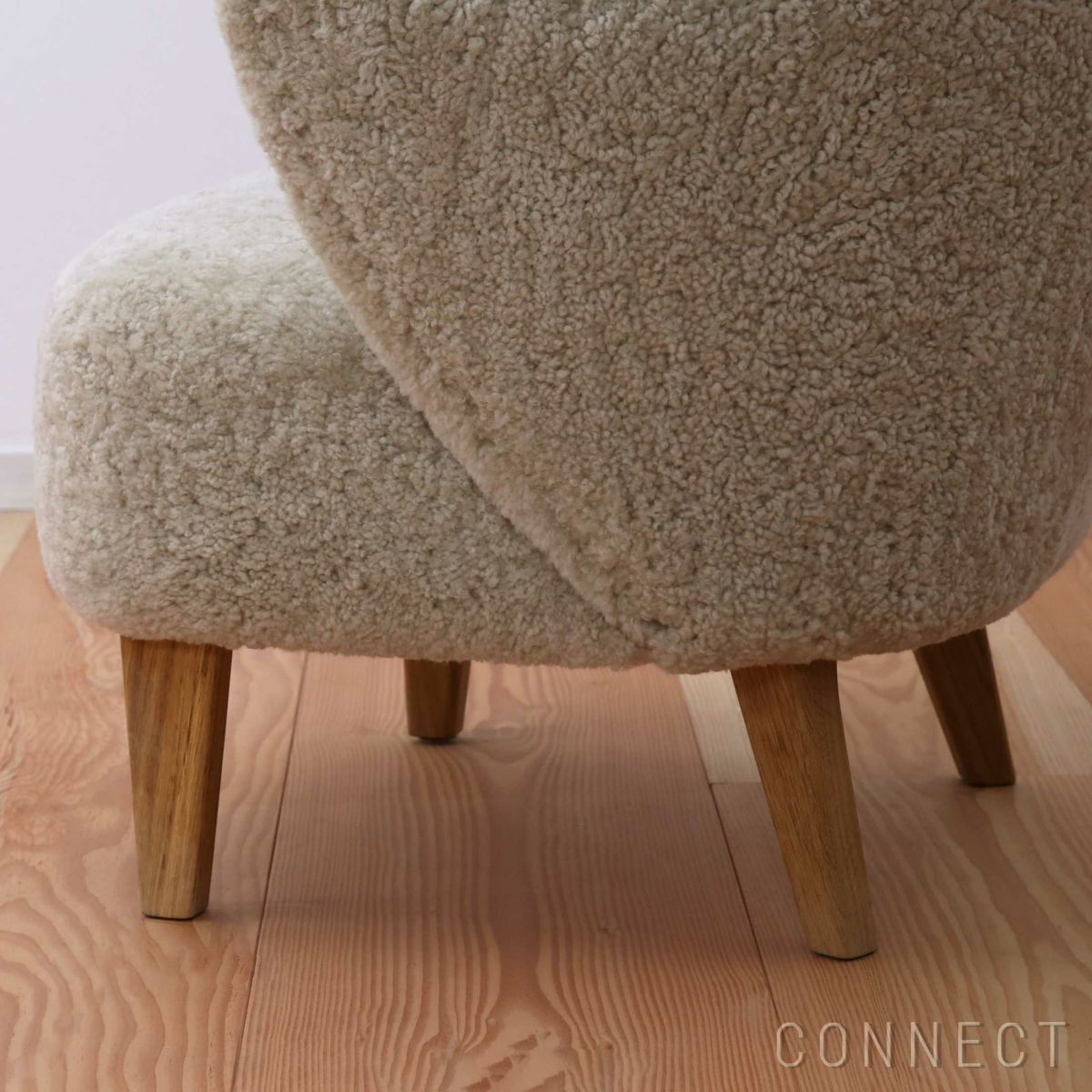 Audo Copenhagen（オドー・コペンハーゲン） / INGEBORG LOUNGE CHAIR（インゲボルグ ラウンジチェア） / Sheepskin Curly Moonlight（ムーンライト）