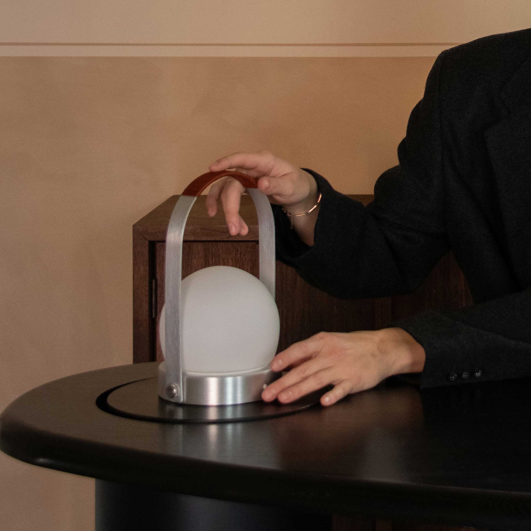 Audo Copenhagen（オドー・コペンハーゲン） / CARRIE TABLE LAMP PORTABLE（CARRIE テーブルランプ ポータブル） / 全4色 / テーブルランプ