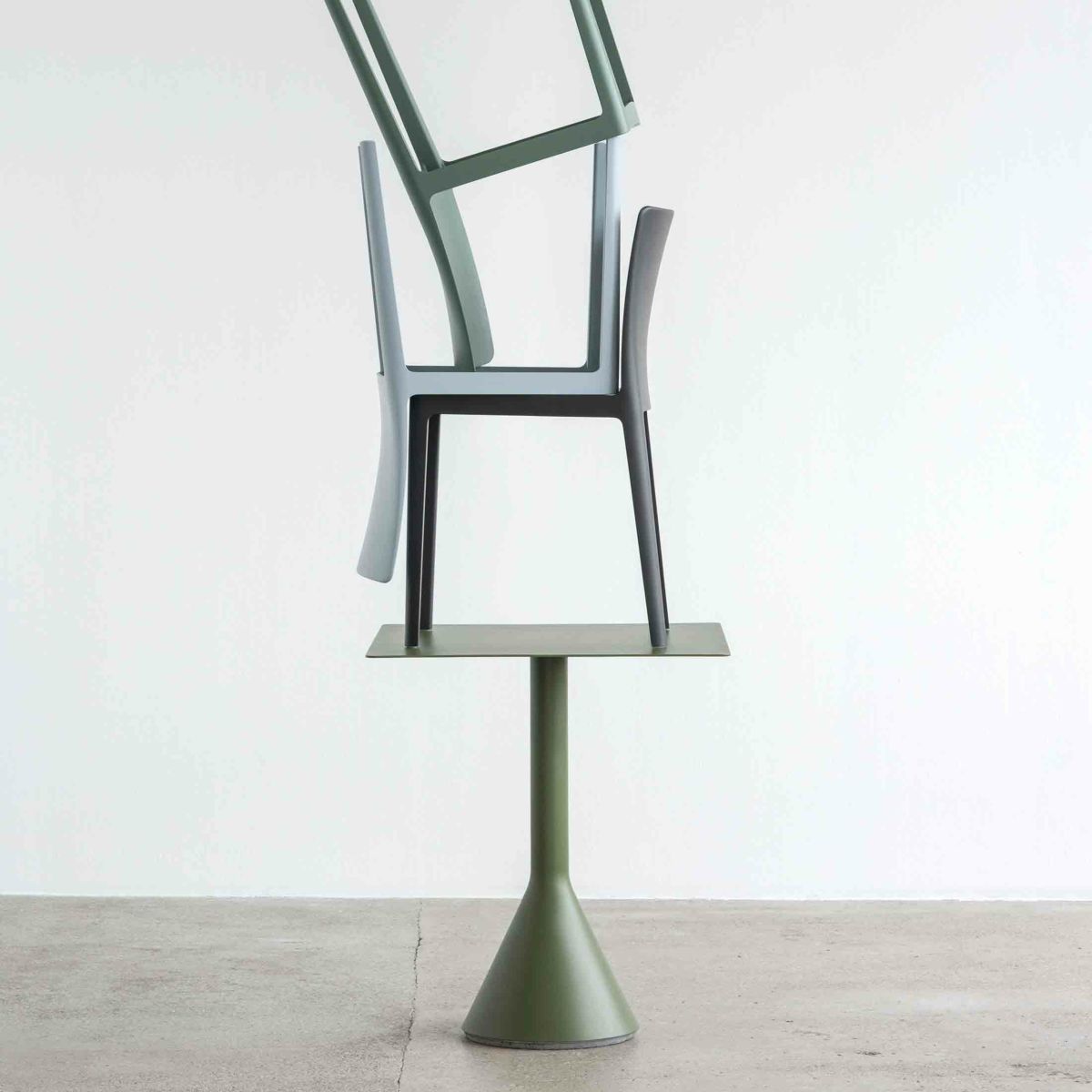 HAY（ヘイ） / PALISSADE（パリサード） / Cone Table（コーンテーブル） / W65 x D65 x H74cm / 全4色 / アウトドア