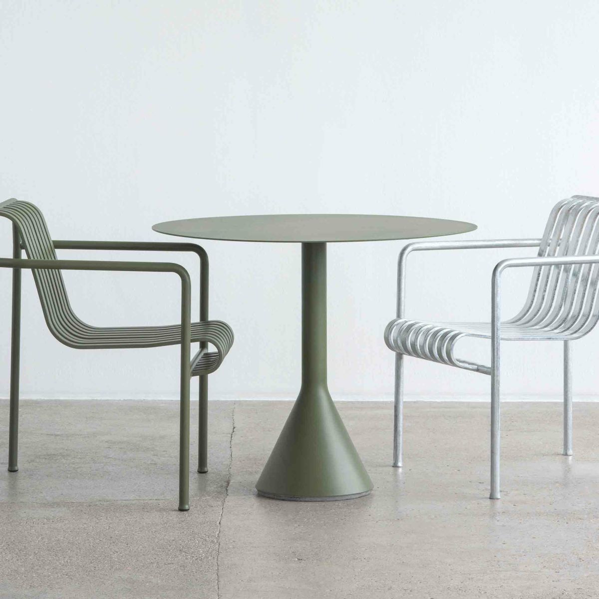 HAY（ヘイ） / PALISSADE（パリサード） / Cone Table（コーンテーブル） / Φ90×H74cm / 全4色 / アウトドア