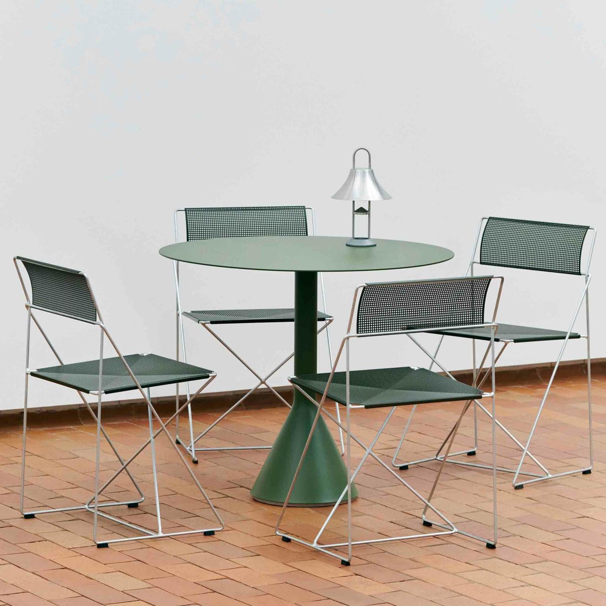 HAY（ヘイ） / PALISSADE（パリサード） / Cone Table（コーンテーブル） / Φ90×H74cm / 全4色 / アウトドア