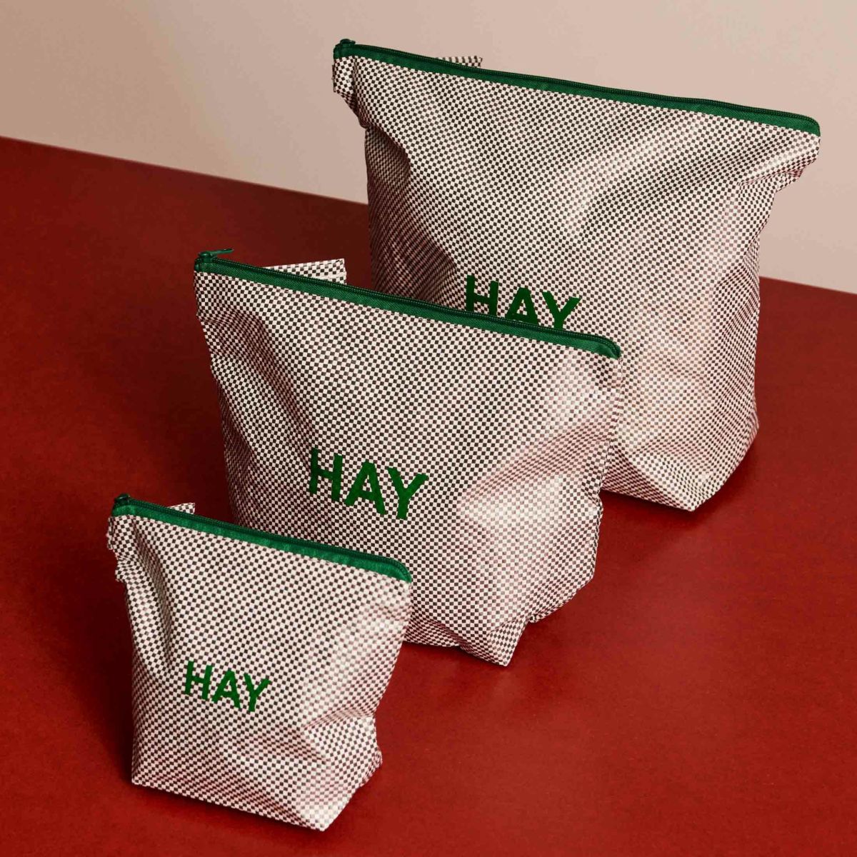 HAY（ヘイ） / CANDY MONO WASH BAG-WASH SET OF 3（キャンディモノウォッシュバッグ） / 全2色 / ポーチ3点セット