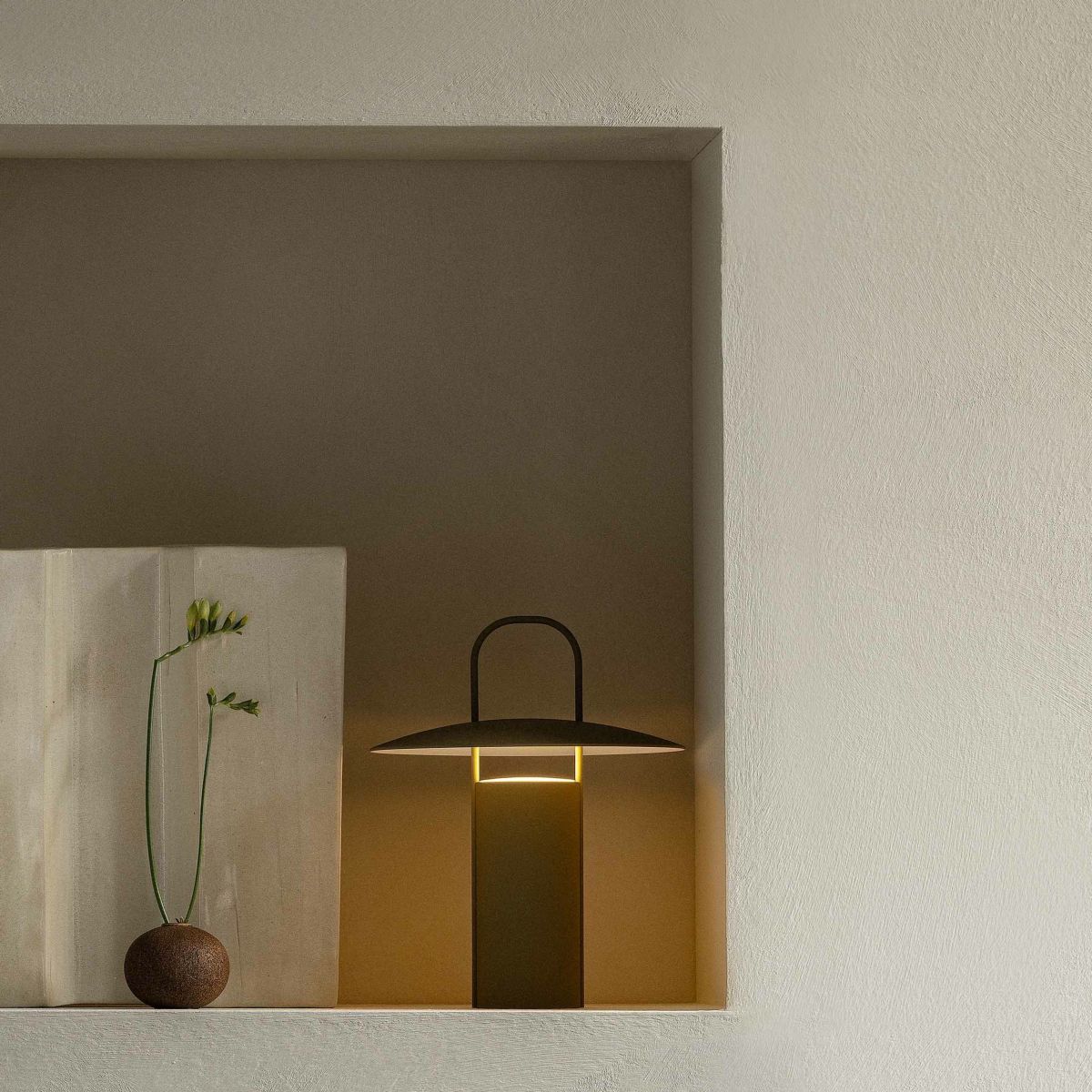 Audo Copenhagen（オドー・コペンハーゲン） / RAY PORTABLE LAMP（レイ ポータブル ランプ） /  全2色 / テーブルランプ