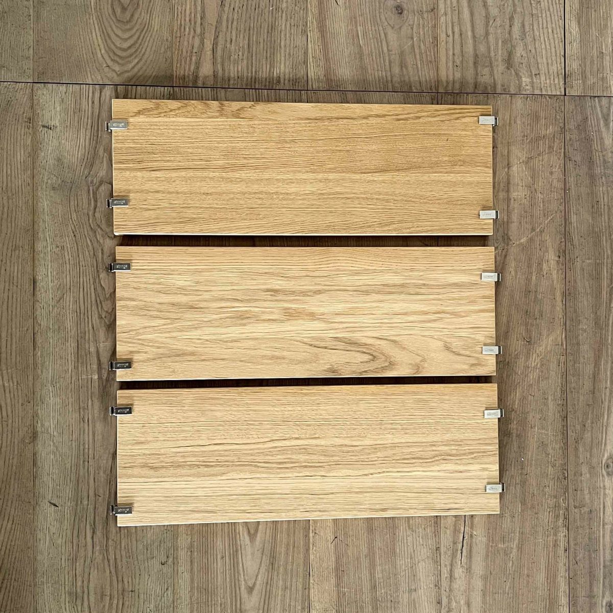 String Furniture（ストリング ファニチャー） / String System（ストリング システム） / シェルフ＋ウォールパネル / W60×D20×H50cm / オーク×ブラック / 石膏ボードアンカー付き / 壁面収納