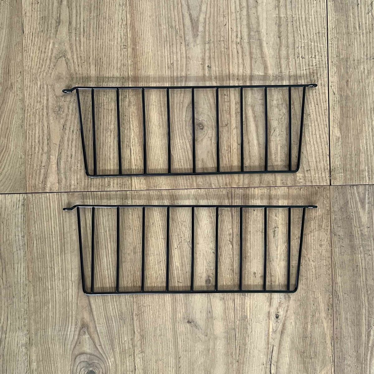 String Furniture（ストリング ファニチャー） / String System（ストリング システム） / シェルフ＋ウォールパネル / W60×D20×H50cm / オーク×ブラック / 石膏ボードアンカー付き / 壁面収納