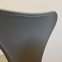 【ポイント20倍】【アウトレット】FRITZ HANSEN（フリッツ・ハンセン） / SERIES 7（セブンチェア） / Essential Leather（エッセンシャルレザー） / ライトグレー / フルパディング / ブラウンブロンズ脚