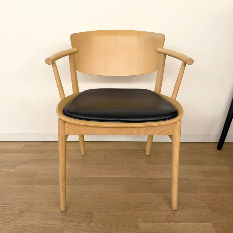 【ポイント20倍】【アウトレット】FRITZ HANSEN（フリッツ・ハンセン） / N01（エヌゼロワン） / Beech ビーチ / 固定式（レザーブラック） / アームチェア