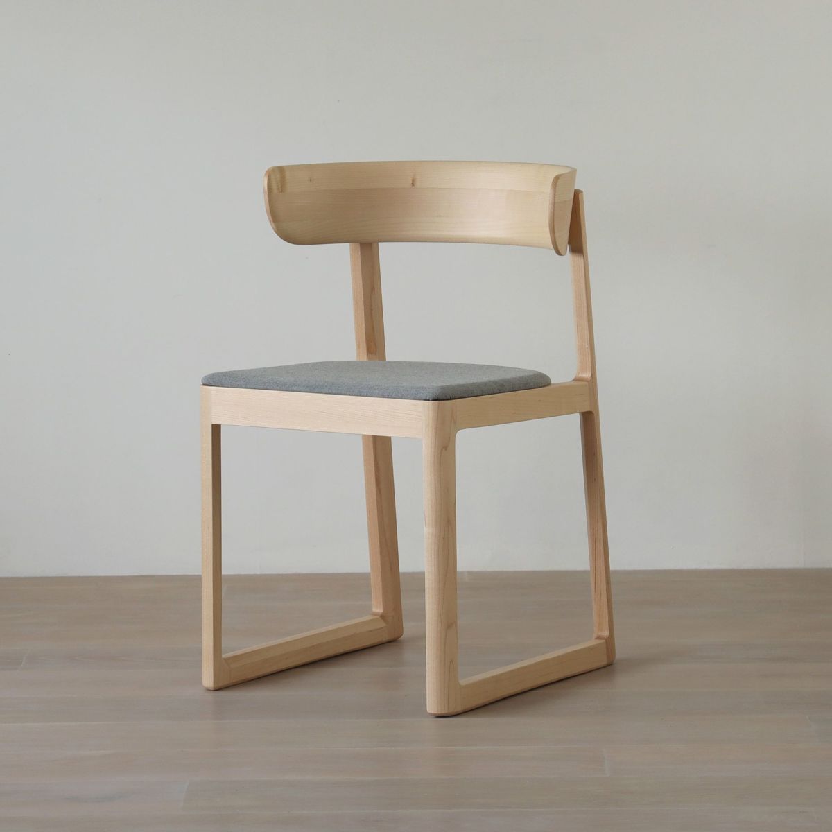 MARUNI COLLECTION（マルニコレクション） / EN（エン） / チェア（張座） / メープル材 / Remix#3329 ライトグレー123