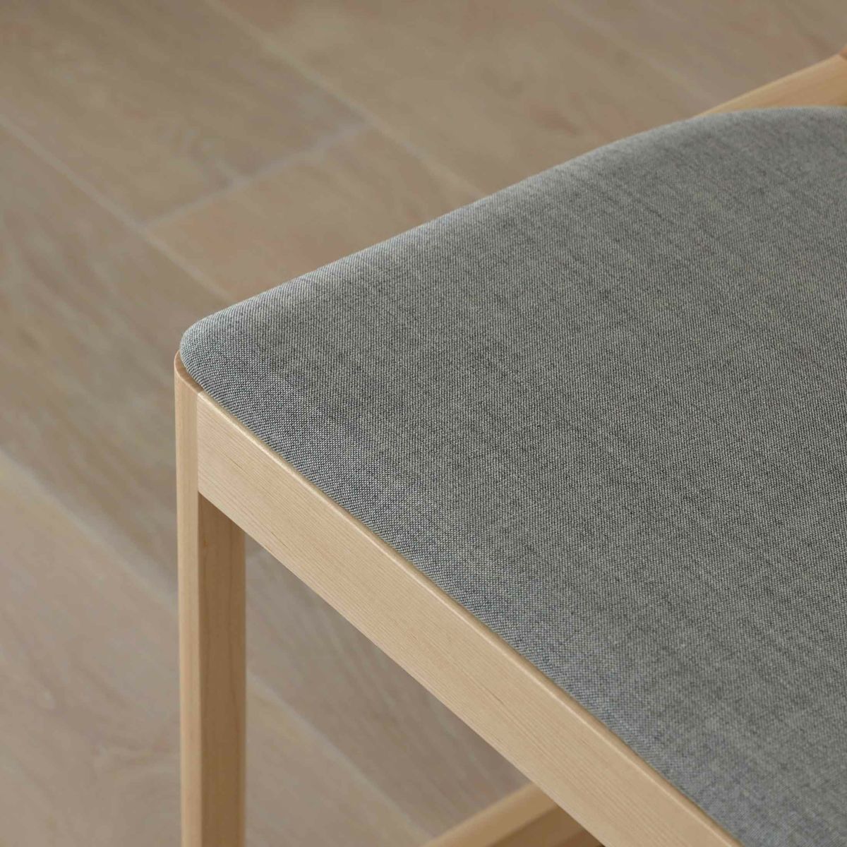 MARUNI COLLECTION（マルニコレクション） / EN（エン） / チェア（張座） / メープル材 / Remix#3329 ライトグレー123