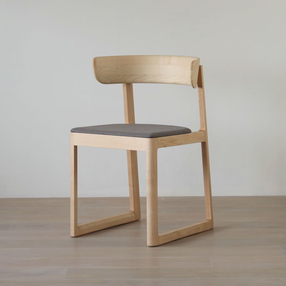 【アウトレット】MARUNI COLLECTION（マルニコレクション） / EN（エン） / チェア（張座） / メープル材 / Remix#3E02 ウォームグレー136