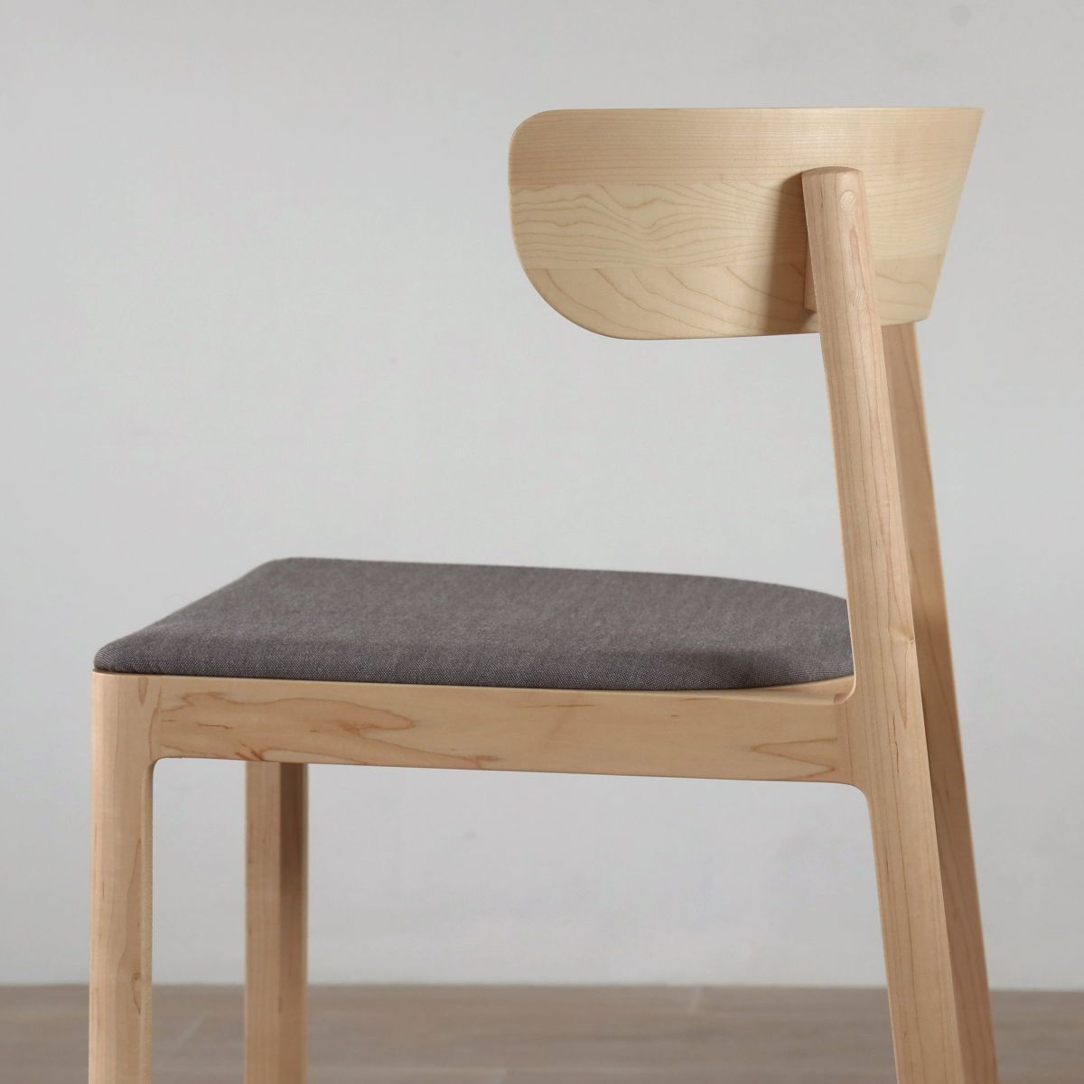 【アウトレット】MARUNI COLLECTION（マルニコレクション） / EN（エン） / チェア（張座） / メープル材 / Remix#3E02 ウォームグレー136