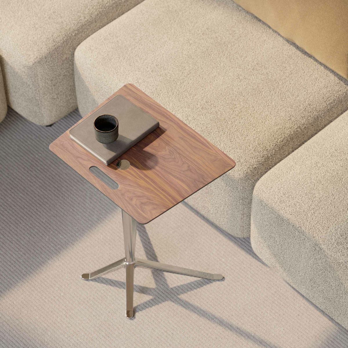 FRITZ HANSEN（フリッツ・ハンセン） / Little Friend（リトルフレンド） / KS13（四角天板・昇降式） / ウォルナット / ベース（ポリッシュ仕上げ） / サイドテーブル