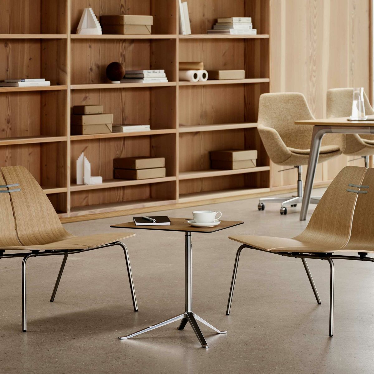 FRITZ HANSEN（フリッツ・ハンセン） / Little Friend（リトルフレンド） / KS13（四角天板・昇降式） / ウォルナット / ベース（ポリッシュ仕上げ） / サイドテーブル