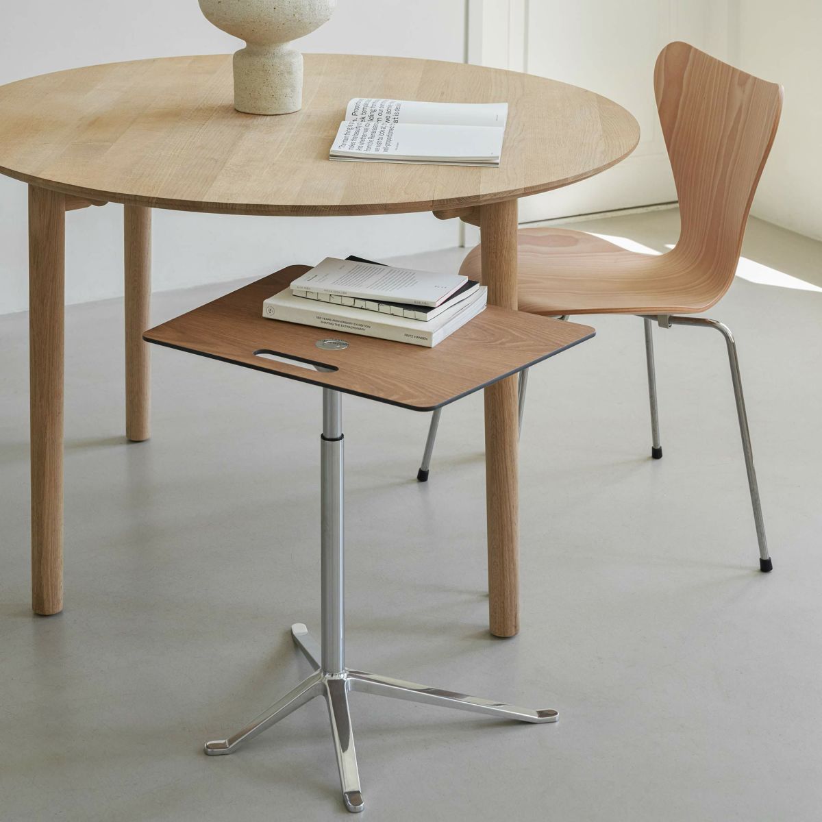 FRITZ HANSEN（フリッツ・ハンセン） / Little Friend（リトルフレンド） / KS13（四角天板・昇降式） / ウォルナット / ベース（ポリッシュ仕上げ） / サイドテーブル
