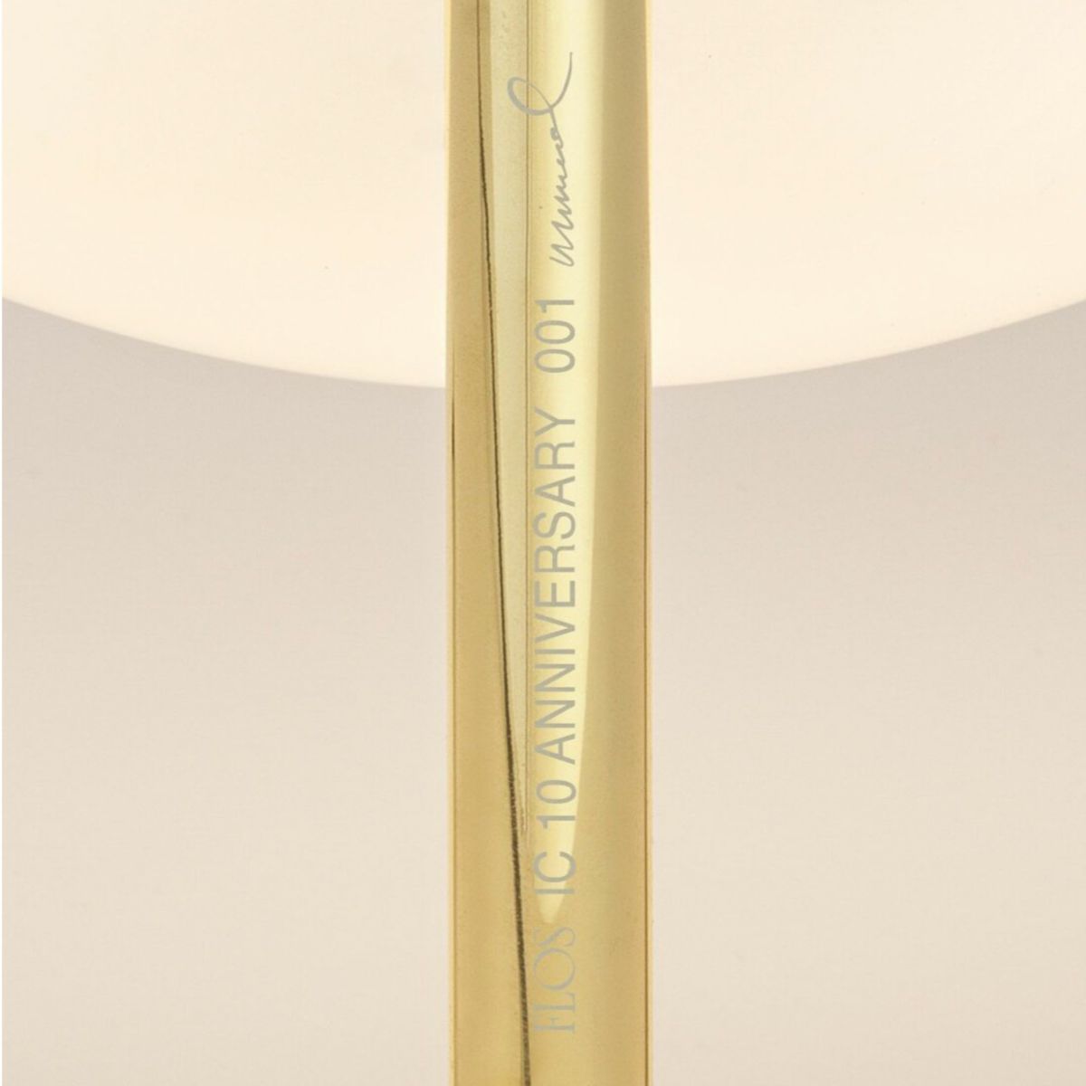 FLOS（フロス） / IC T1 LOW 10 ANNIVERSARY（アイシー 10 アニバーサリー） / テーブルランプ