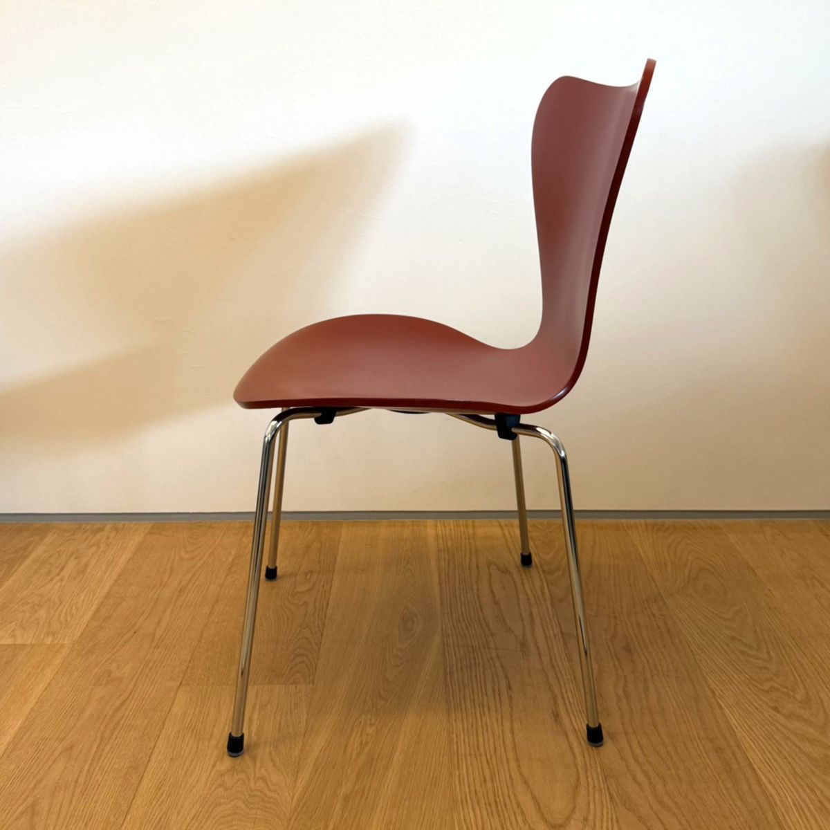 【ポイント20倍】【アウトレット】FRITZ HANSEN（フリッツ・ハンセン） / SERIES 7（セブンチェア） / ベネチアンレッド / ラッカー / クローム脚