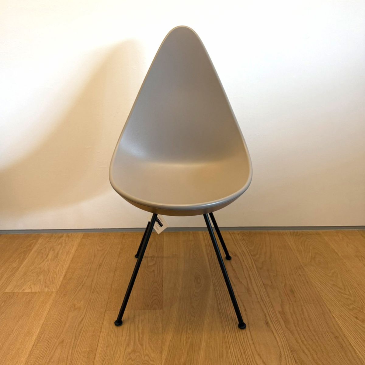 【ポイント20倍】【アウトレット】FRITZ HANSEN（フリッツ・ハンセン） / DROP（ドロップチェア） / プラスチックモデル / ディープクレイ / ブラウンブロンズ脚