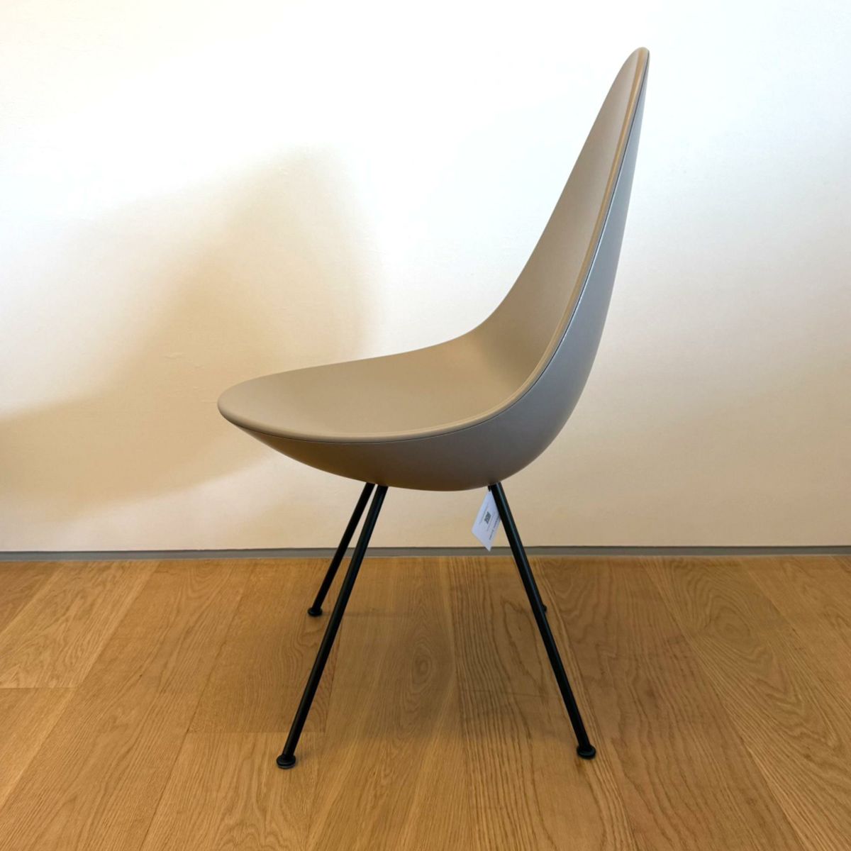 【ポイント20倍】【アウトレット】FRITZ HANSEN（フリッツ・ハンセン） / DROP（ドロップチェア） / プラスチックモデル / ディープクレイ / ブラウンブロンズ脚