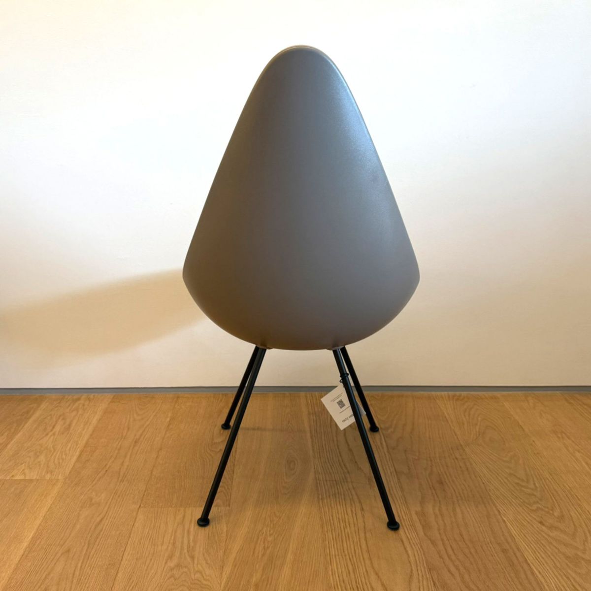 【ポイント20倍】【アウトレット】FRITZ HANSEN（フリッツ・ハンセン） / DROP（ドロップチェア） / プラスチックモデル / ディープクレイ / ブラウンブロンズ脚