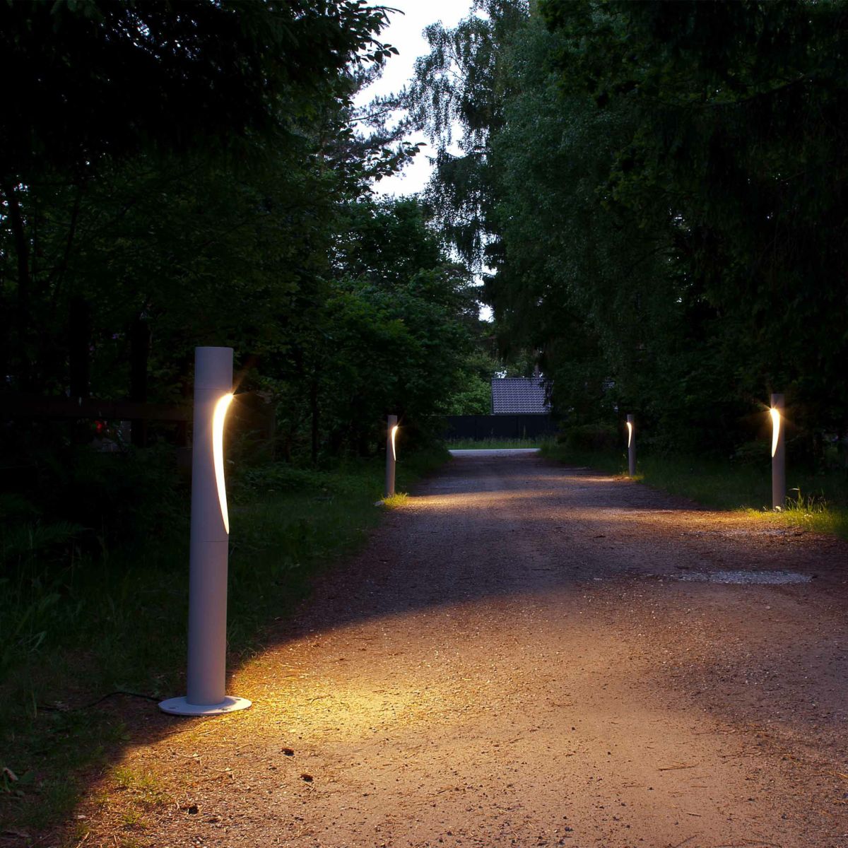 Louis Poulsen（ルイスポールセン） / Flindt Bollard（フリント ボラード） / H1100 / 3000K / 全3色 / 庭園灯