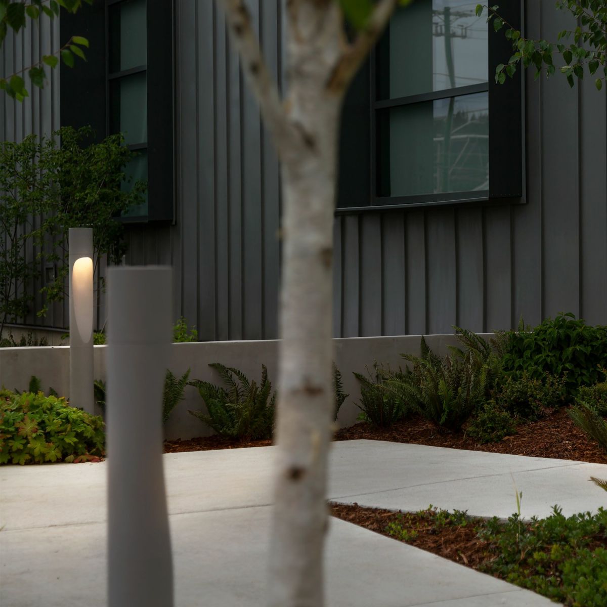 Louis Poulsen（ルイスポールセン） / Flindt Bollard（フリント ボラード） / H1100 / 3000K / 全3色 / 庭園灯