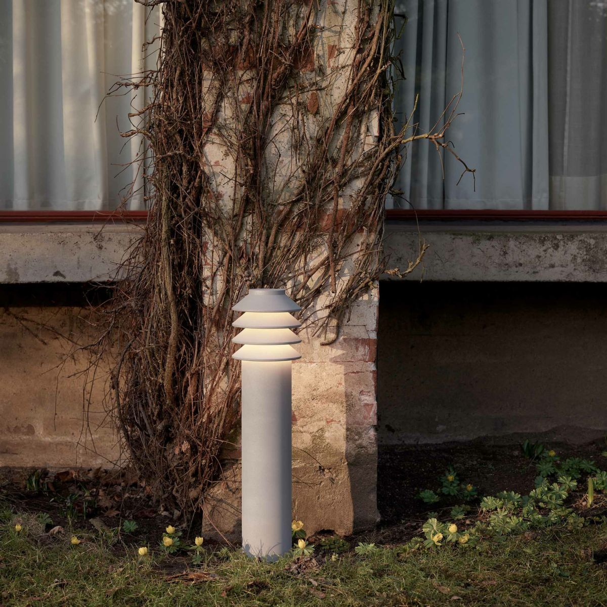 Louis Poulsen（ルイスポールセン） / Bysted Garden Bollard（ビュステッド ガーデン ボラード） / ロング / 2700K / 全3色 / 庭園灯