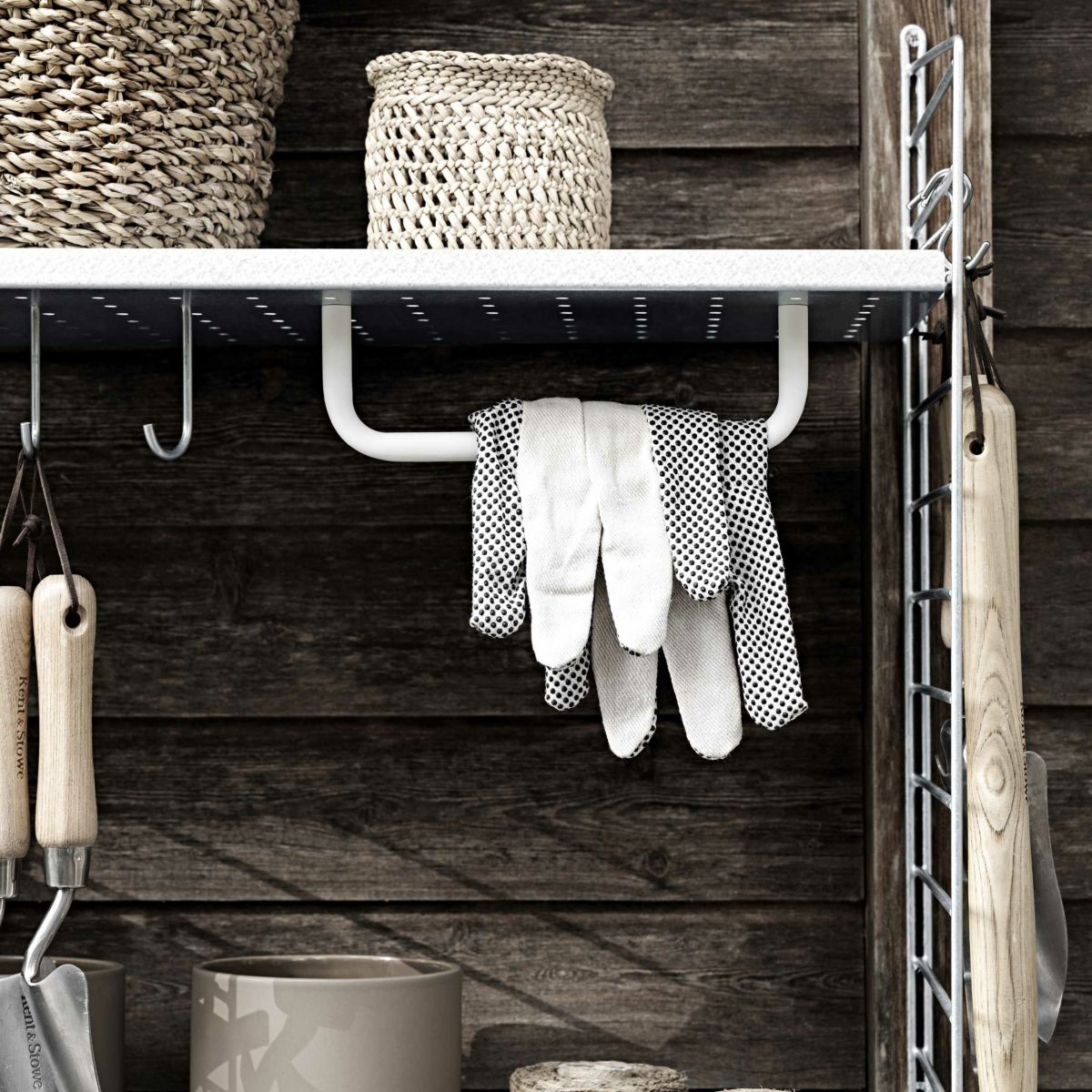 String Furniture（ストリング ファニチャー） / String System（ストリング システム） / メタルシェルフ用レール（ホワイト） / スモール W24cm / アクセサリーパーツ