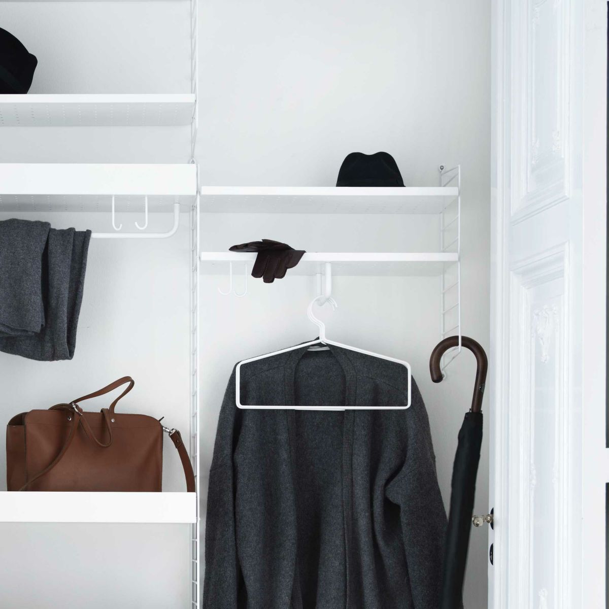 String Furniture（ストリング ファニチャー） / String System（ストリング システム） / メタルシェルフ用レール（ホワイト） / スモール W24cm / アクセサリーパーツ