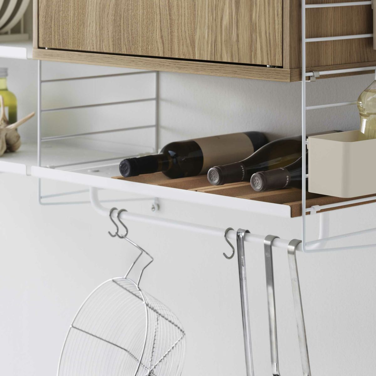 String Furniture（ストリング ファニチャー） / String System（ストリング システム） / メタルシェルフ用レール（ホワイト） / ミディアム W53cm / アクセサリーパーツ