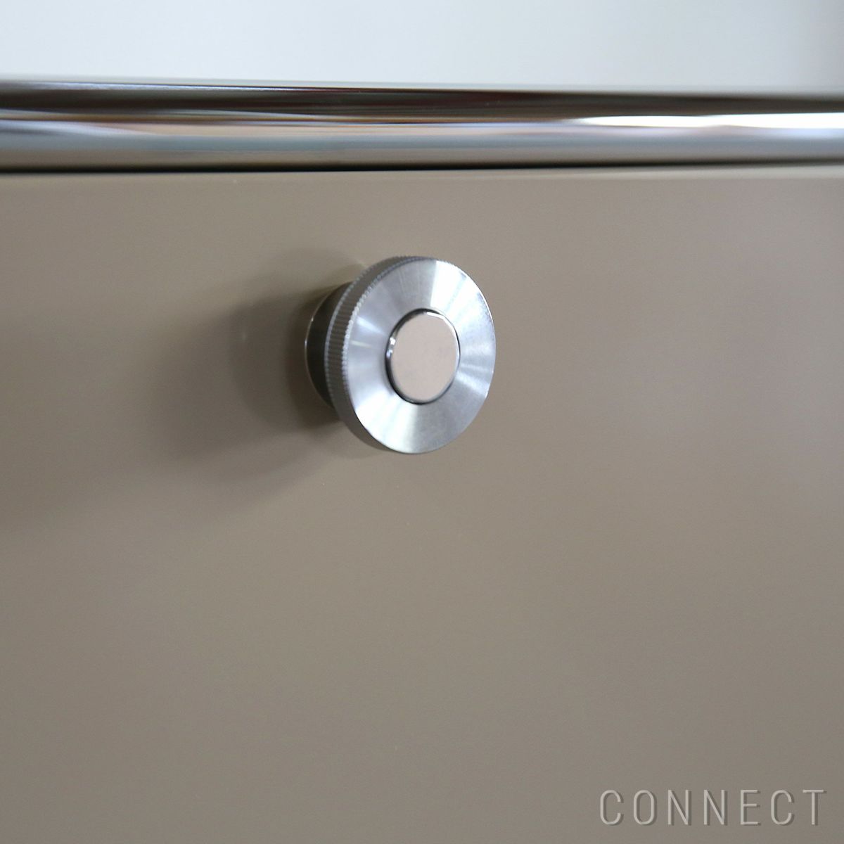 USMハラー（ユーエスエムハラー） / Cabinet（キャビネット） / W1523×D373×H1090mm / ドロップダウンドア×4 エクステンションシェルフ×2 ケーブルカットアウト（コンセント穴×1） / USMベージュ