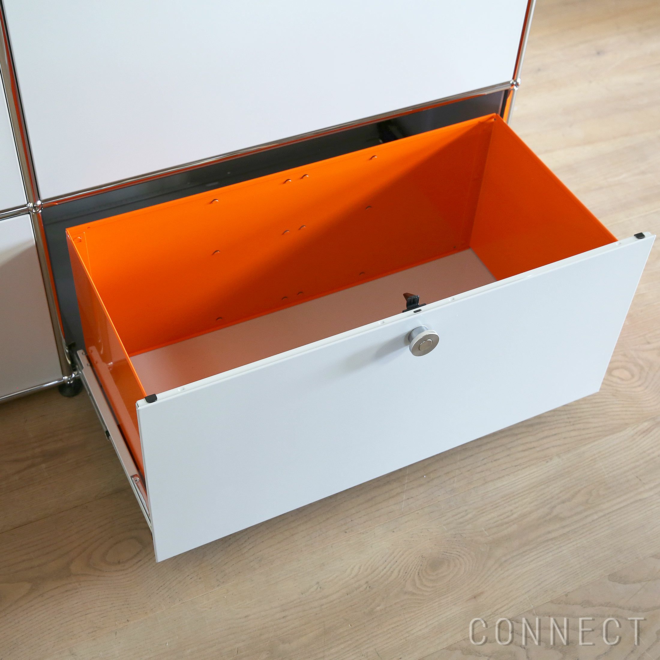 USMハラー（ユーエスエムハラー） / Sideboard（サイドボード） / W1273×D373×H740mm / ドロップダウンドア×2 / エクステンションドア×1 / ライトグレー・USMオレンジ