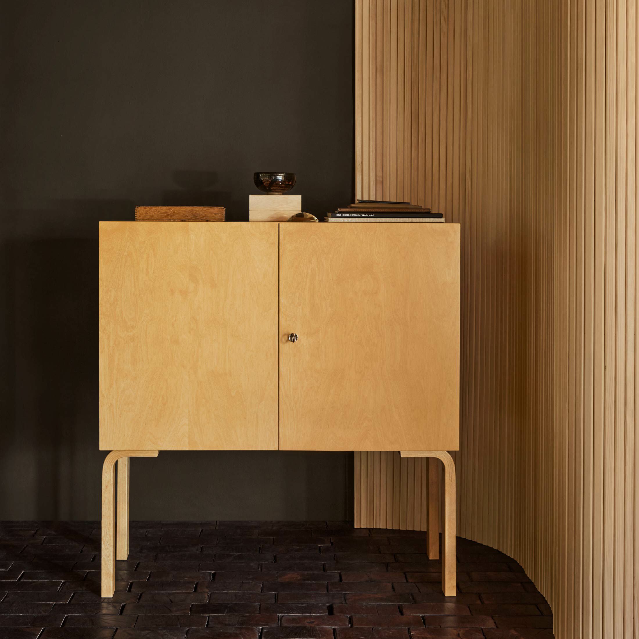 Artek（アルテック） / CABINET 250（キャビネット 250） / バーチ材・ハニーステイン仕上げ 《90周年 Anniversary editions》