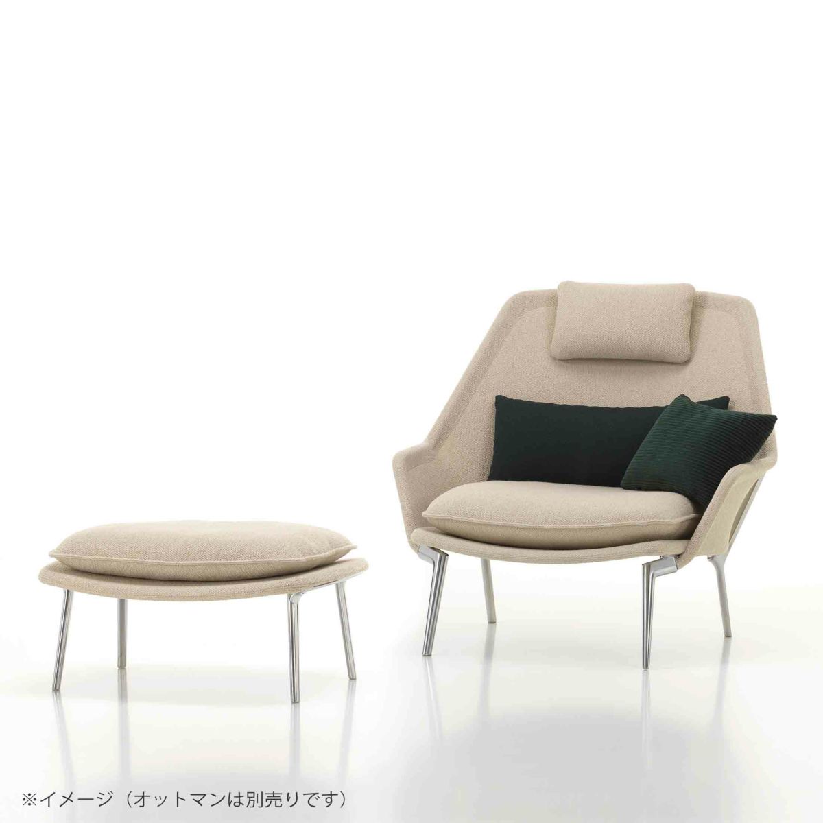 Vitra（ヴィトラ） / Slow Chair （スローチェア） / チェア：Flocca （フロッカ）カバーカラー：ベージュ / ベース：アルミ ポリッシュ / バッククッション 40×30cm Kvadrat Phlo× 0983（ホームセレクション） / バッククッション 65×30cm  Kvadrat Vidar 41062 （ホームセレクション） / ネッククッション付