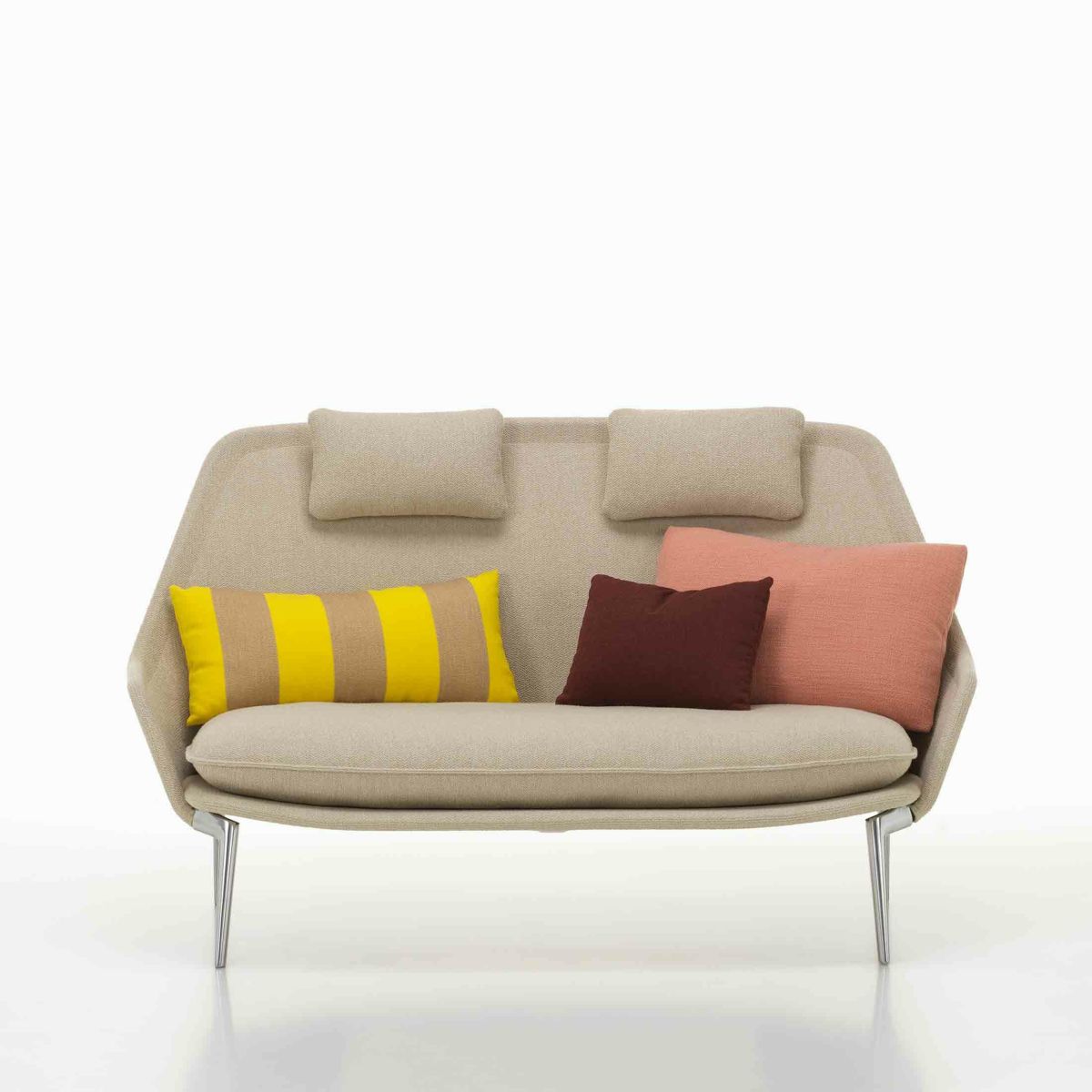 Vitra（ヴィトラ） / Slow Sofa (スローソファ) / Flocca (フロッカ）カバーカラー：ベージュ / ベース：アルミポリッシュ / バッククッション 65×30cm Kvadrat Reflex 0449 / バッククッション 40×30cm Hola 03 chestnut / バッククッション 60×40cm Dedar A perfect Flower col.003 / ネッククッション付