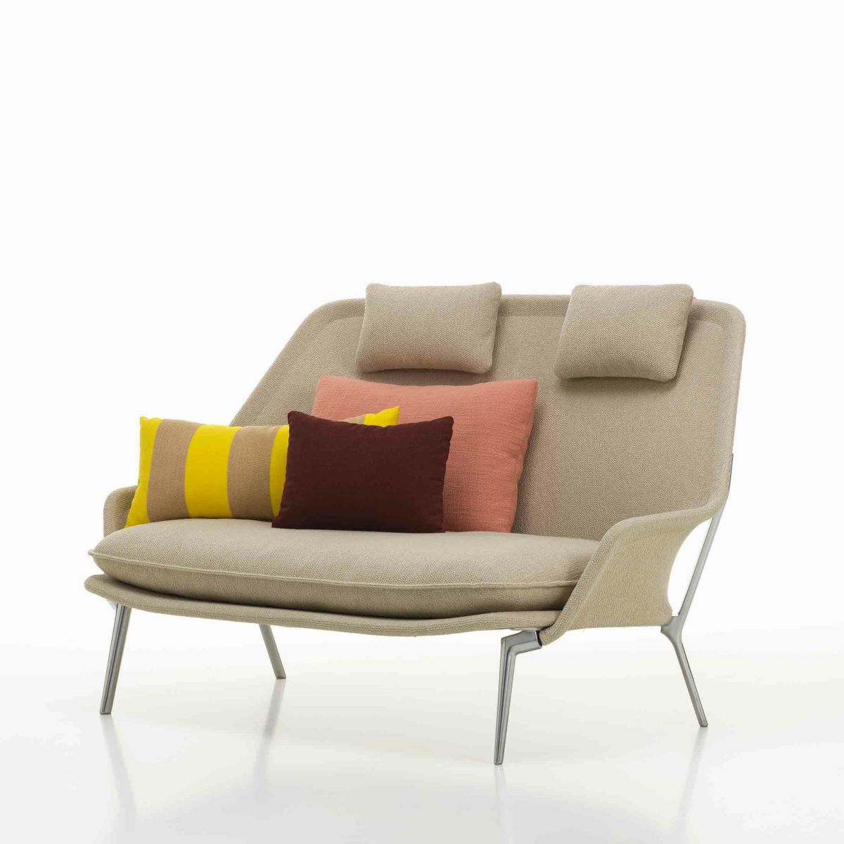 Vitra（ヴィトラ） / Slow Sofa (スローソファ) / Flocca (フロッカ）カバーカラー：ベージュ / ベース：アルミポリッシュ / バッククッション 65×30cm Kvadrat Reflex 0449 / バッククッション 40×30cm Hola 03 chestnut / バッククッション 60×40cm Dedar A perfect Flower col.003 / ネッククッション付