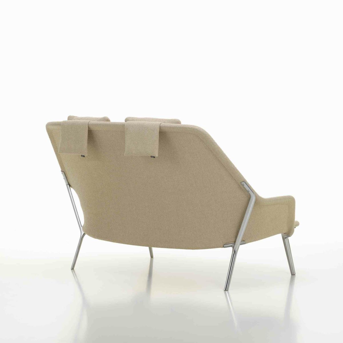 Vitra（ヴィトラ） / Slow Sofa (スローソファ) / Flocca (フロッカ）カバーカラー：ベージュ / ベース：アルミポリッシュ / バッククッション 65×30cm Kvadrat Reflex 0449 / バッククッション 40×30cm Hola 03 chestnut / バッククッション 60×40cm Dedar A perfect Flower col.003 / ネッククッション付