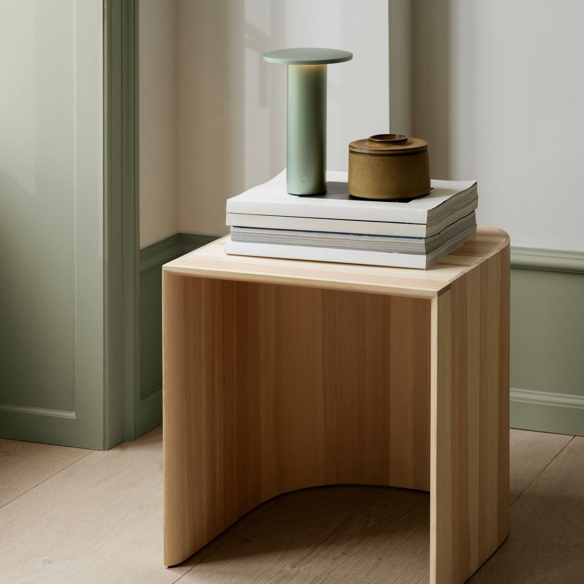 FRITZ HANSEN（フリッツ・ハンセン） / SOLAE（ソラエ） / ライトグリーン（アルマイト仕上げ） / テーブルランプ