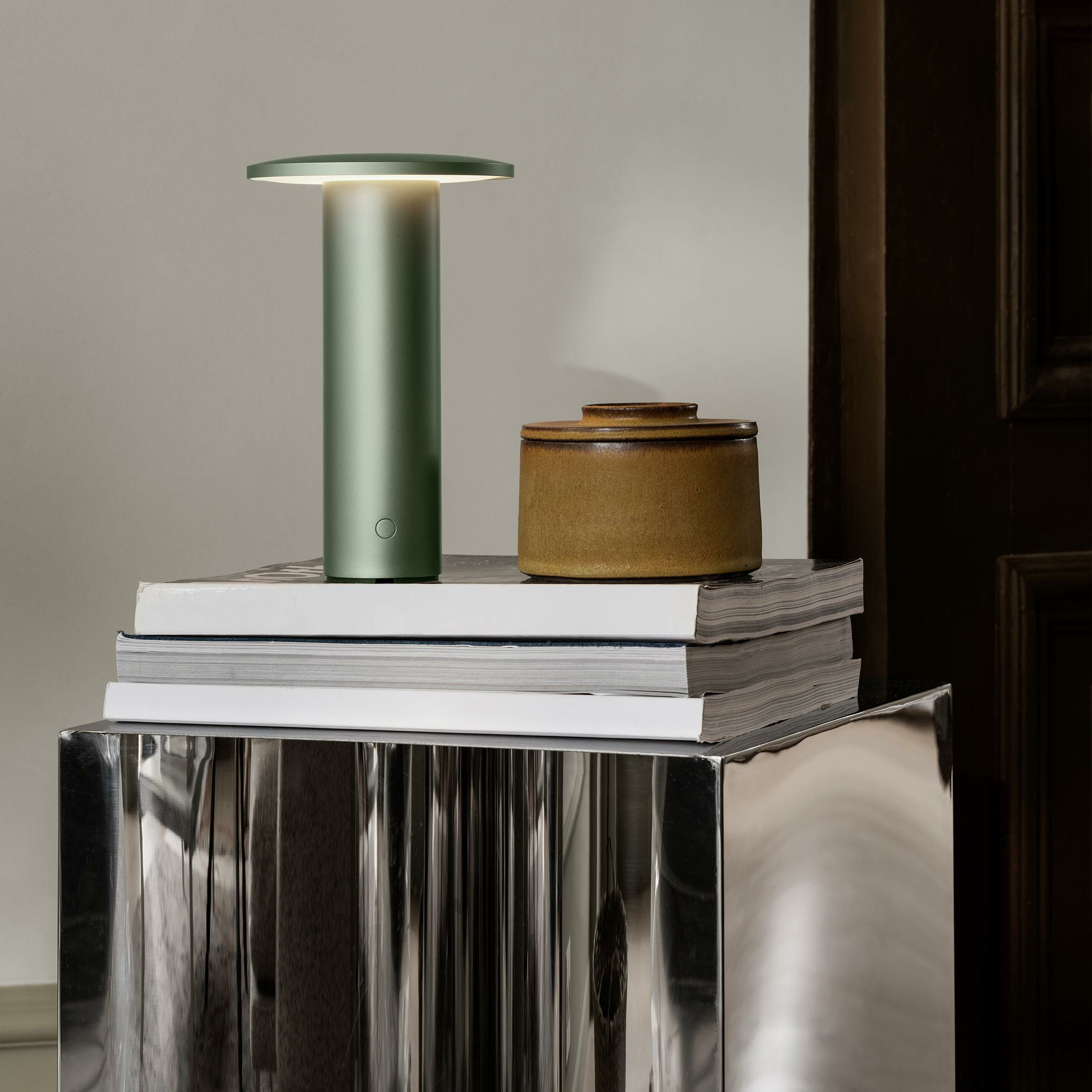 FRITZ HANSEN（フリッツ・ハンセン） / SOLAE（ソラエ） / ライトグリーン（アルマイト仕上げ） / テーブルランプ