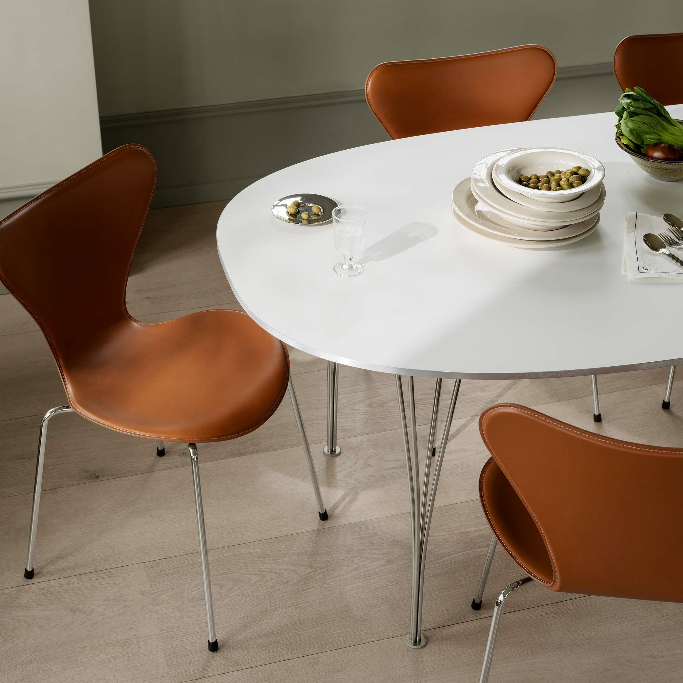 【70周年記念モデル】FRITZ HANSEN（フリッツ・ハンセン） / SERIES 7（セブンチェア） / TAILORED（テーラード）/ ハーネスレザー / サドルブラウン / フルパディング