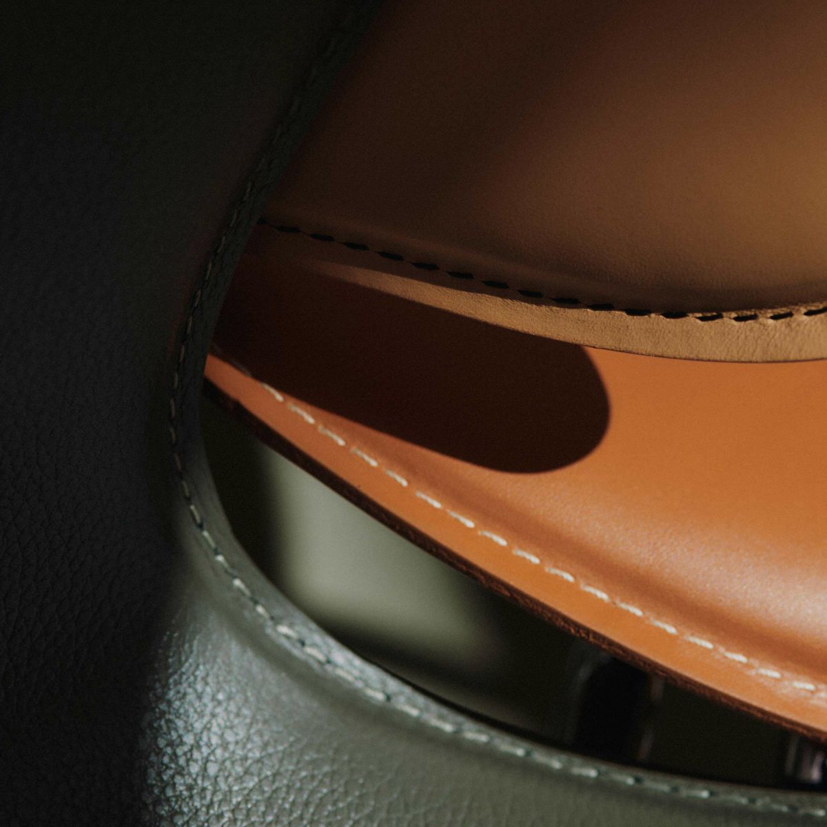 【70周年記念モデル】FRITZ HANSEN（フリッツ・ハンセン） / SERIES 7（セブンチェア） / TAILORED（テーラード） / ハーネスレザー / ウォームエクリュ / フルパディング