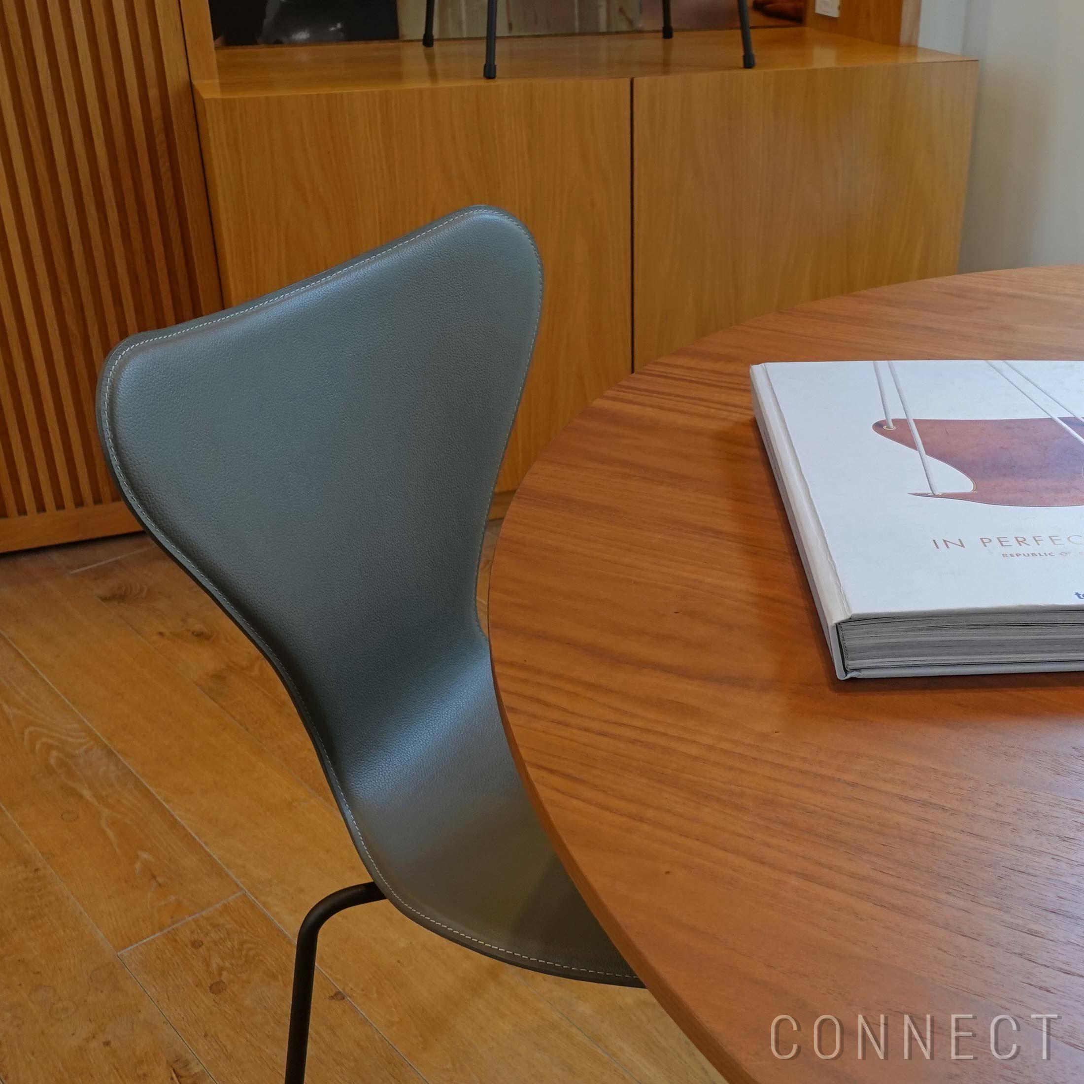 FRITZ HANSEN（フリッツ・ハンセン） / SERIES 7（セブンチェア） / TAILORED（テーラード） / ハーネスレザー / スレートグレー / フルパディング