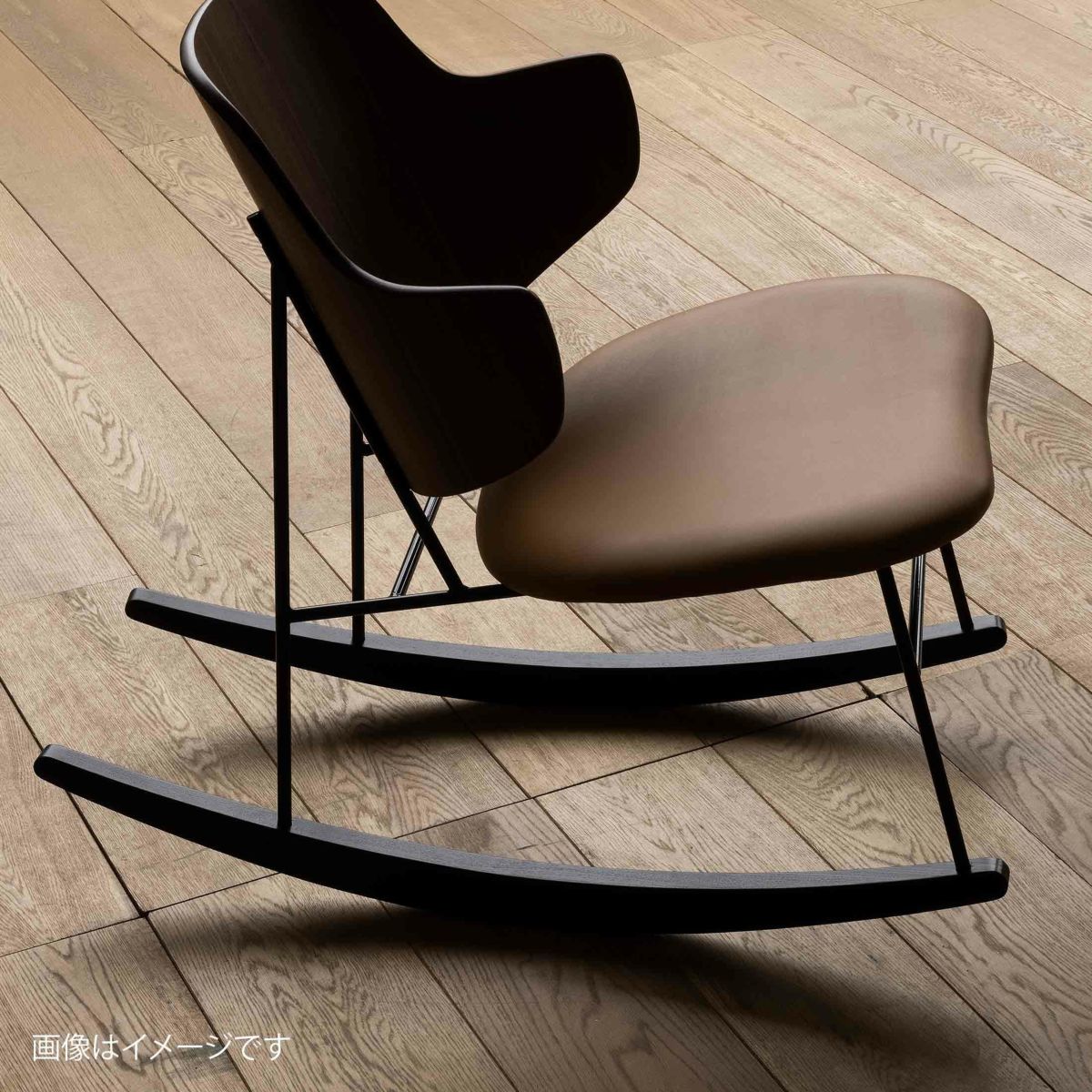 Audo Copenhagen（オドー・コペンハーゲン） / The Penguin Rocking Chair（ペンギンロッキングチェア） / Walnut / Dakar 0329 (Brown)