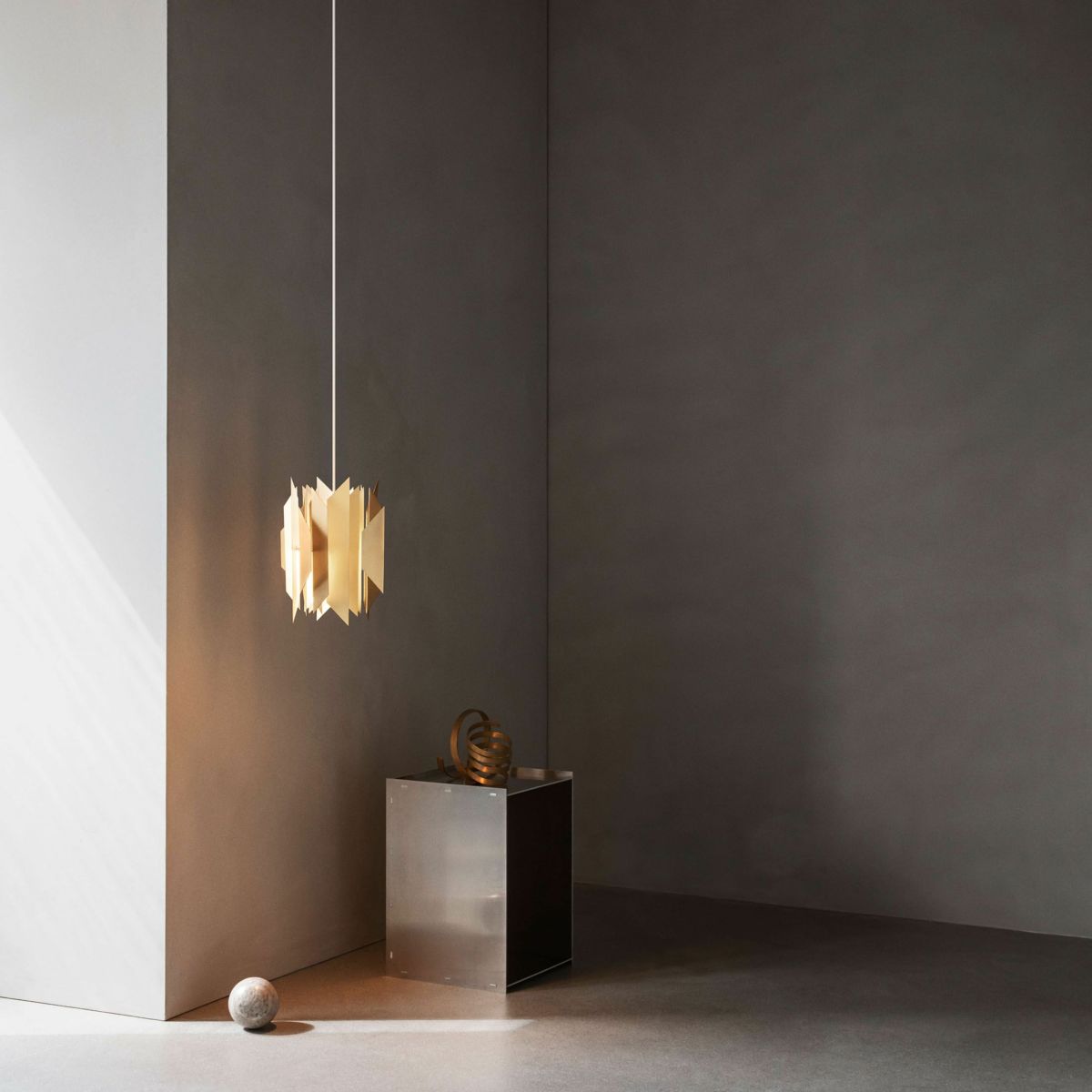 LYFA（リーファ） / DIVAN 2 245 BRASS（ディヴァン 2） / Φ245 / ペンダントライト【要電気工事】《LED電球プレゼント》