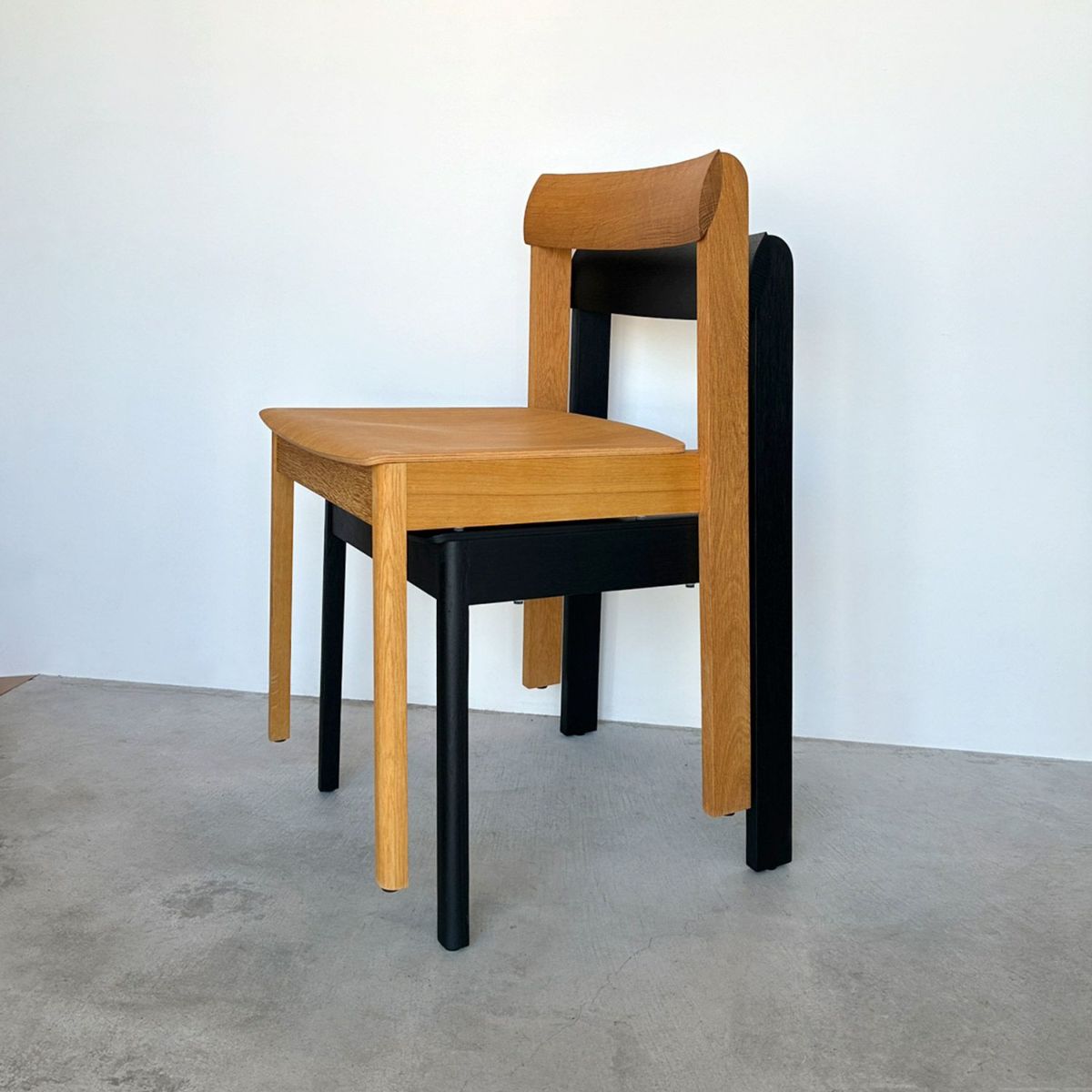 【アウトレット】FORM & REFINE（フォーム&リファイン） / Blueprint Chair（ブループリントチェア） / Black Stained Oak（オーク ブラックステイン仕上げ） / チェア