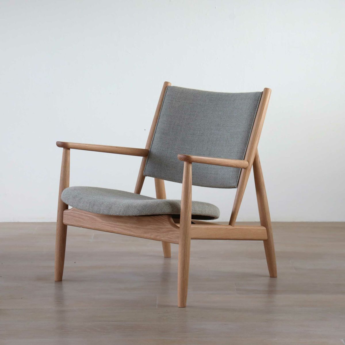 【ジャパンディセット】ARIAKE（アリアケ） / Summit Lounge Chair（サミット ラウンジチェア）/ Oak Natural / Molly 114+ Paperwood Side Table（ペーパーウッド サイドテーブル）/ Oak Natural