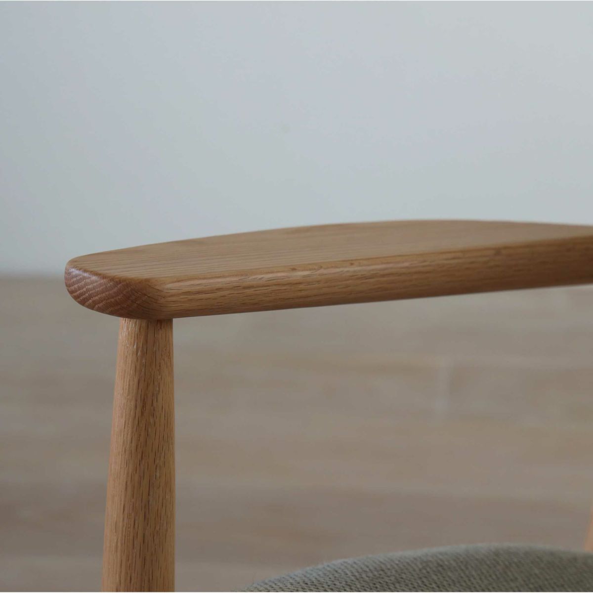 【ジャパンディセット】ARIAKE（アリアケ） / Summit Lounge Chair（サミット ラウンジチェア）/ Oak Natural / Molly 114+ Paperwood Side Table（ペーパーウッド サイドテーブル）/ Oak Natural